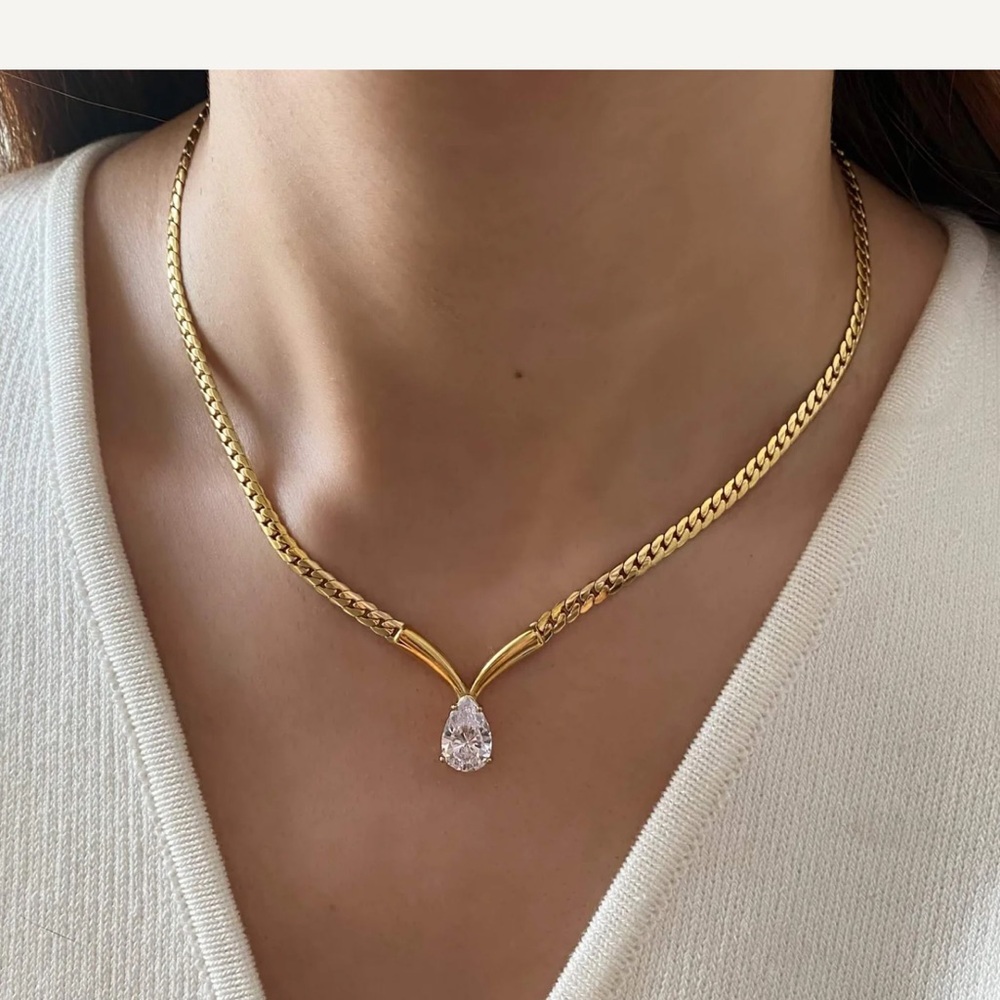 Gold tone Necklace with Teardrop Pendant